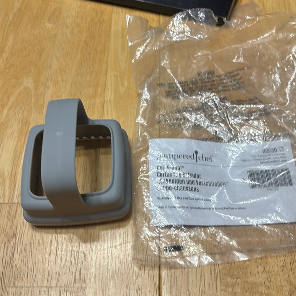 Pampered Chef New Cut N Seal